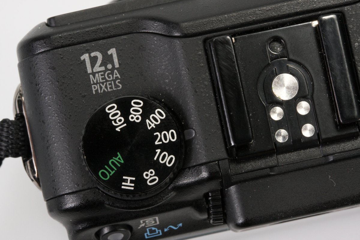 Stel bij een compactcamera de gevoeligheid om te beginnen in op maximaal ISO 200. Bij een spiegelreflex kun je zonder veel problemen tot ISO 800 of 1200 gaan.
